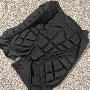 Received Snowboarding Impact Padded Shorts And Knee Protection from customer B****t